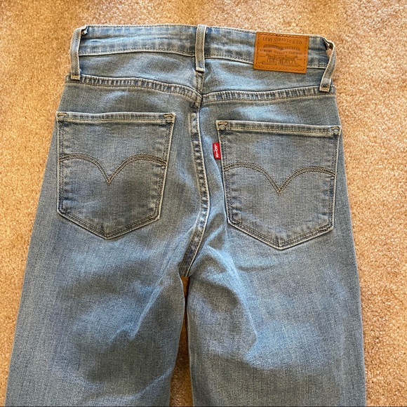 Levi’s 721 Hi Rise Light Wash Skinny Denim Jeans - Picture 8 of 11